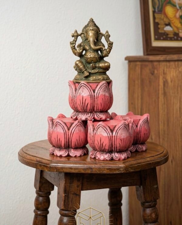 Lotus stand (1pc)
